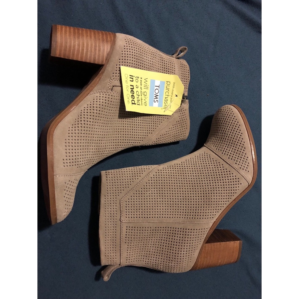 BRAND NEW Suede Toms Booties
